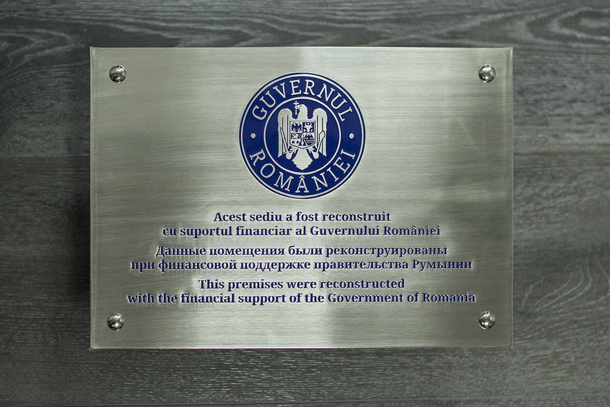 https://imprint.md/img/lucrari/Alti_clienti/Panou_Romania/placa_ro1_.jpg