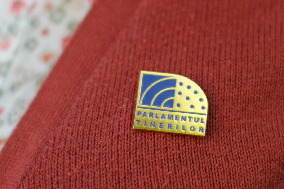 https://imprint.md/img/lucrari/Parlamentul-tinerilor/Insigna/_MG_5155.jpg